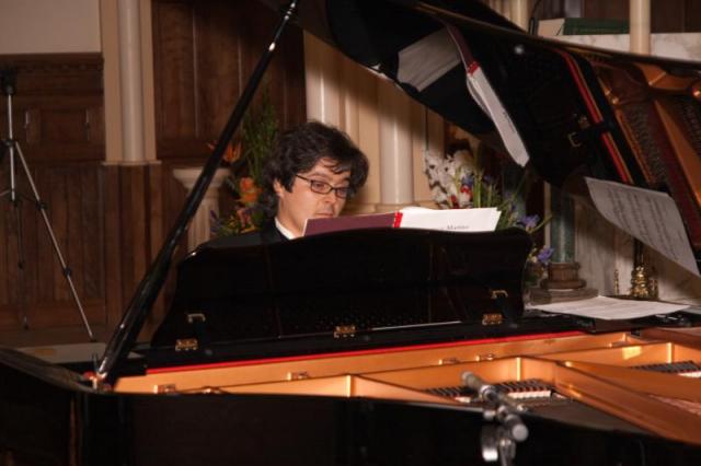 il pianista Giovanni Valle esegue, in prima esecuzione mondiale, "Egloga" di Francesco Marino